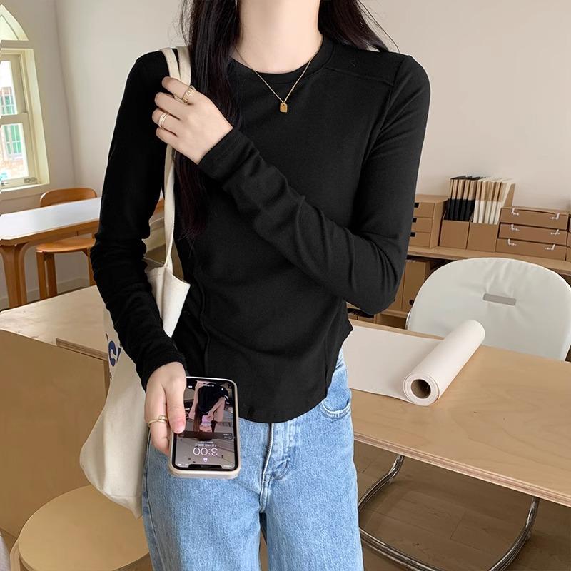 2024 Autumn and Winter New White Long-sleeved T-shirt for Women with Irregular Hem, Slim Fit, Stylish and Chic Top