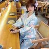 Dámské japonské kimono a yukata šaty pro formální fotografování