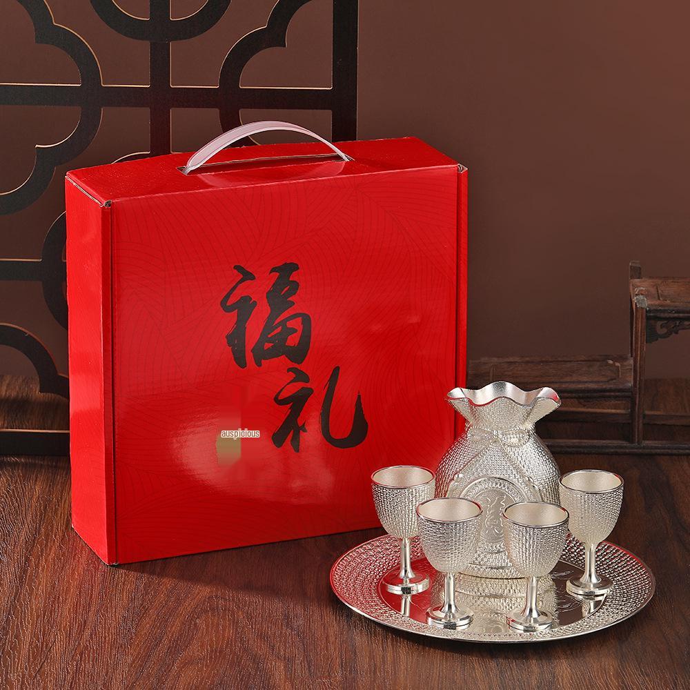 

Креативный китайский серебряный ретро винный набор: Гравированный винный бокал и подарочный горшок.