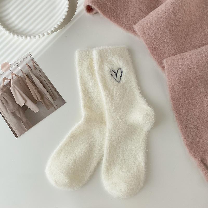 Mink Fleece Socks for Women, Warm and Non-freezing Feet in Autumn and Winter, Sleep Socks with Heart Embroidery and Fleece, Versatile Socks