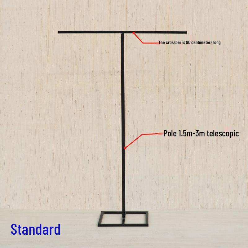 Arc de Nuntă Elegant din Fier Forjat cu Draperii din Voal pentru Ceremonii pe Gazon