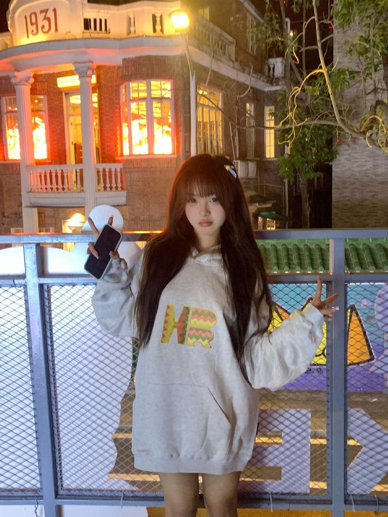 Tide Embroidered Hooded Sweatshirt: Women's Loose-Fit College Street Style, Perfect for Spring and Autumn.