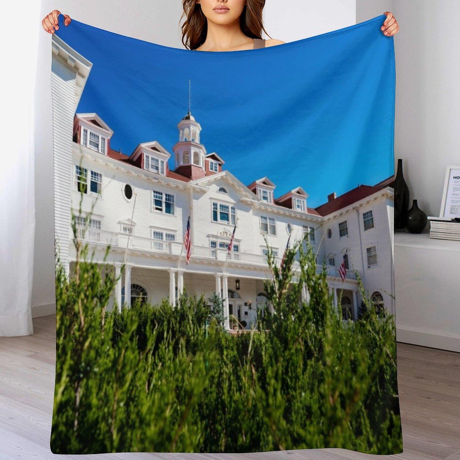 

Inside the maze at The Stanley Hotel Throw Blanket Cozy Napping Blanket Gift for Mom Dad 102x76cm(40x30in)