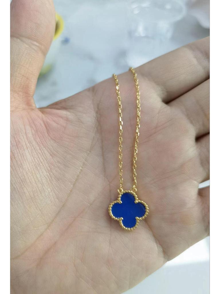 Halskette mit vierblättrigem Kleeblatt, 18 Karat vergoldet, mit Anhänger aus rosenrotem Chalcedon, Achat und weißem Muschelkern für Damen