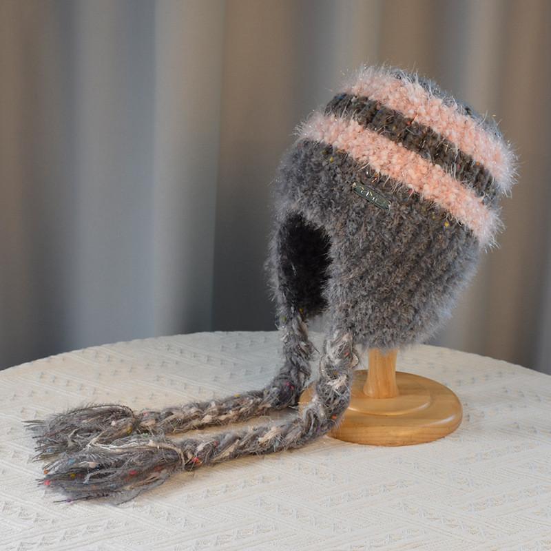

Winter Plush Double Braid Knit Hat For Women With Ear Cover And Features сірий колір