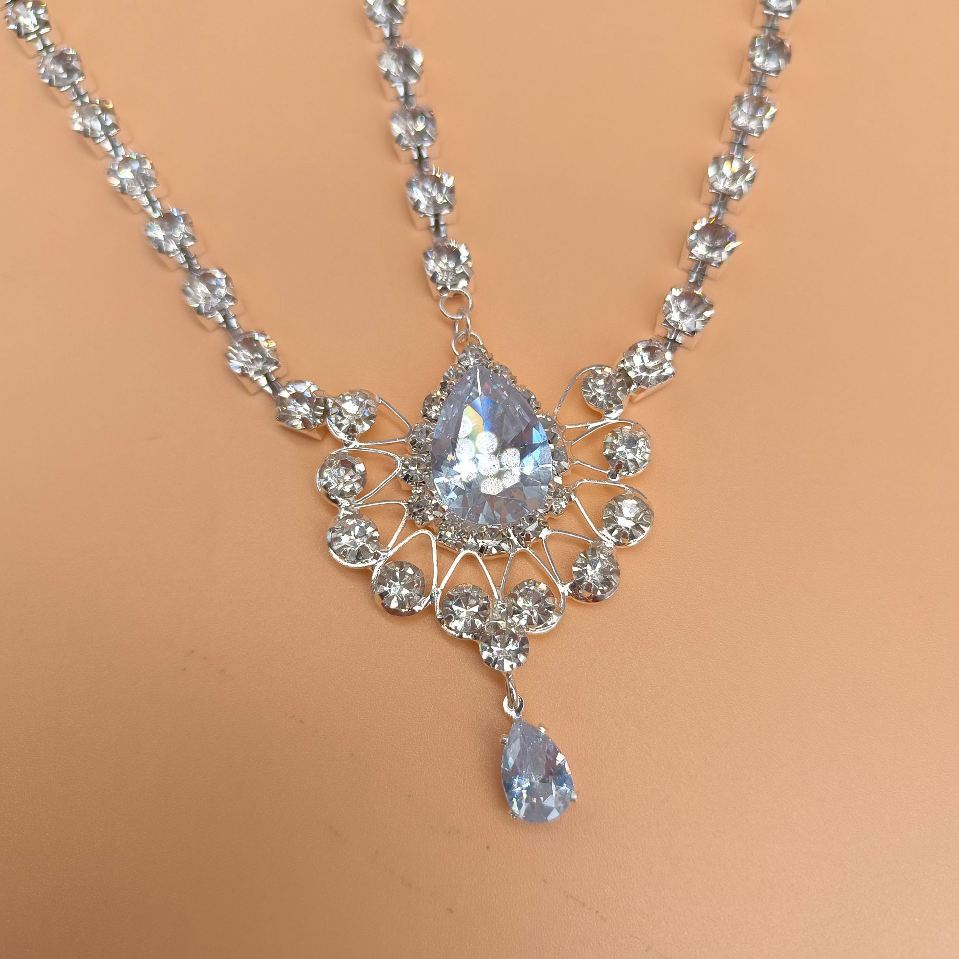 

Многослойная цепочка на лоб в этническом стиле с цирконом в форме капли воды, для вечеринки, со стразами, золотой головной убор