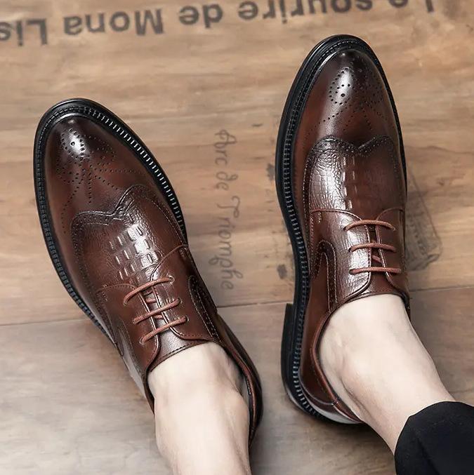 

2025 Korean version trend small leather shoes men s leather shoes men s British style fashion business leisure height increase with suit brown 45 коричневый
