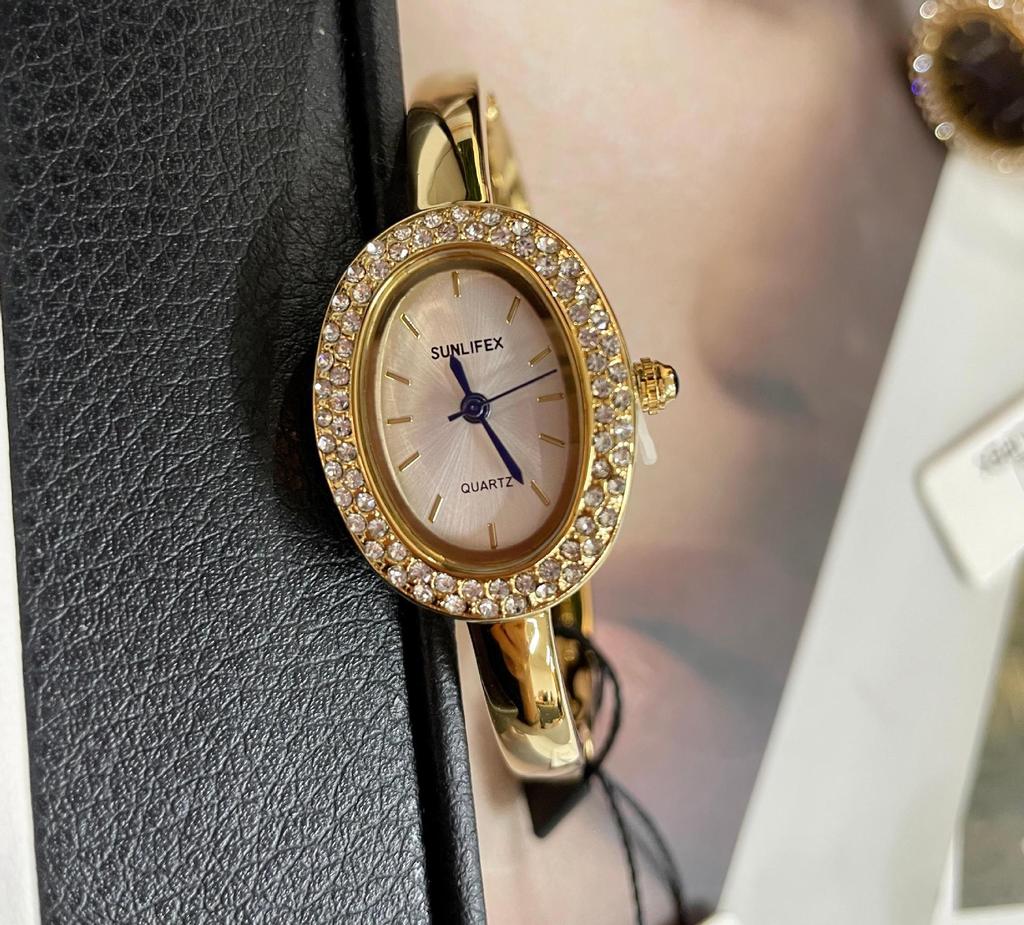 Golden Pearl Square Bracelet Watch - Women's Luxury Retro-Style Quartz Watch