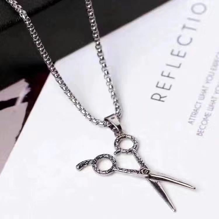 Titanium Steel Necklace Men's Trendy Brand Versatile Collarbone Chain Light Luxury Niche Design High-end Cuban Pendant Neck Chain Accessories
