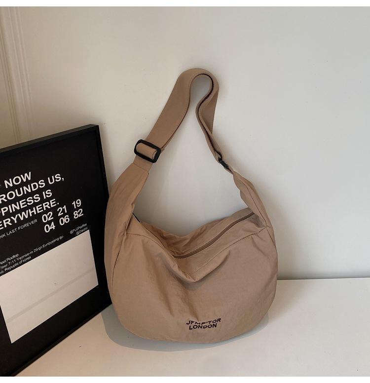 Commuter Large-capacity Bag Women 2025 New Simple Shoulder Bag Fashion Casual Messenger Cloth Bag Dumpling Bag