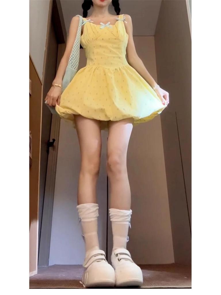 Süßes kleines gelbes Pünktchen-Tulpenkleid - Spaghettiträger, Taillenbetonend, Puffrock, Sommerstil