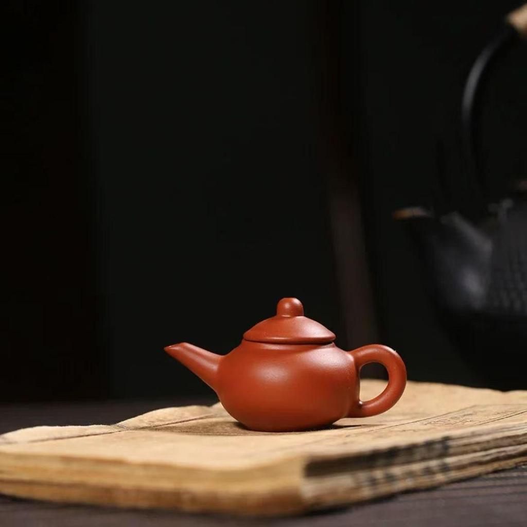 Mini Purple Clay Milk Tea Teapot, Decorative Fingertip Pot with Lid and Handle, Tea Pet Accessories, Water Cut Feature