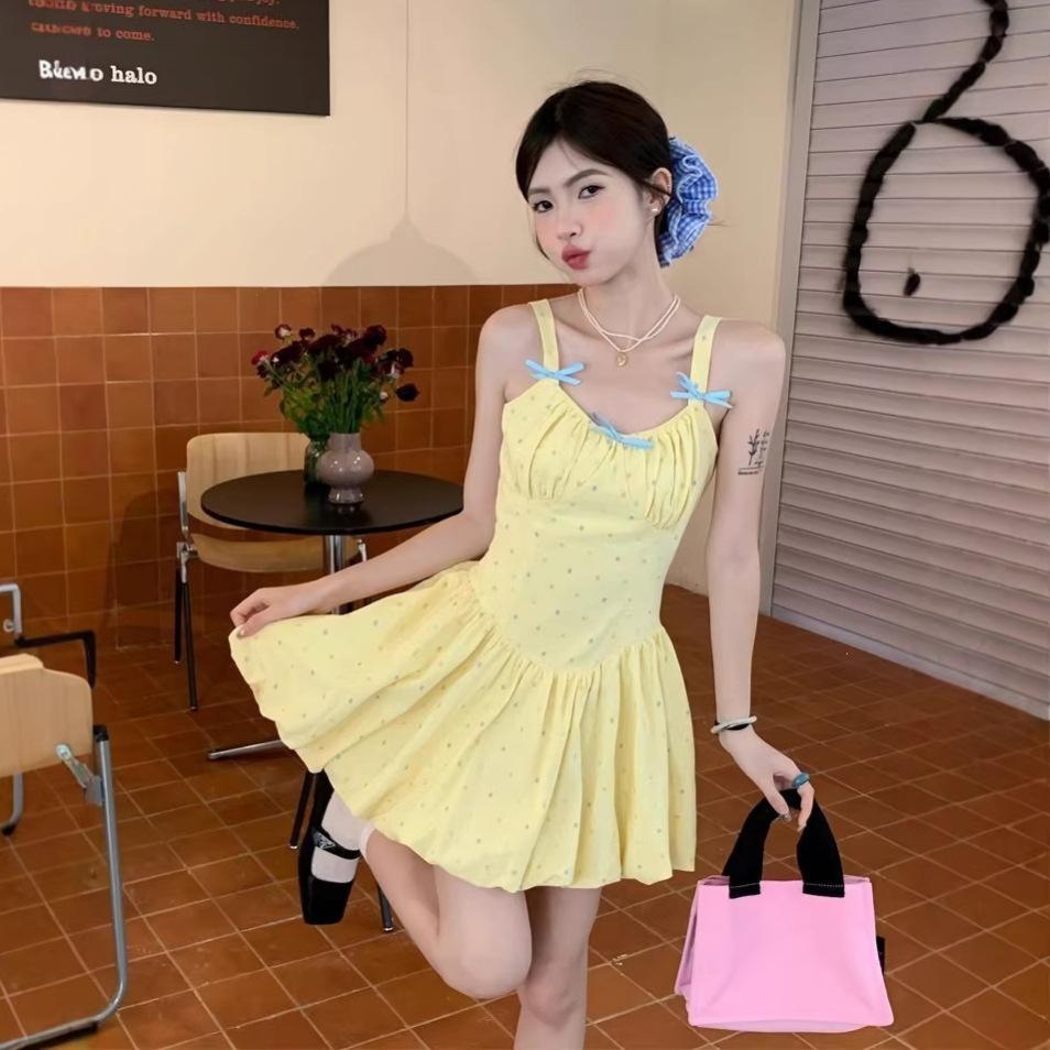 Dopamine Wears a Yellow Polka Dot Suspender Dress for Women's Summer First Love Pure Princess Dress Fluffy Bud Short Dress