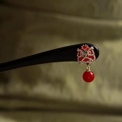 Neujahrs-Rot-Sandelholz-Haarnadel: Elegantes hölzernes Haaraccessoire im chinesischen Stil für Damen