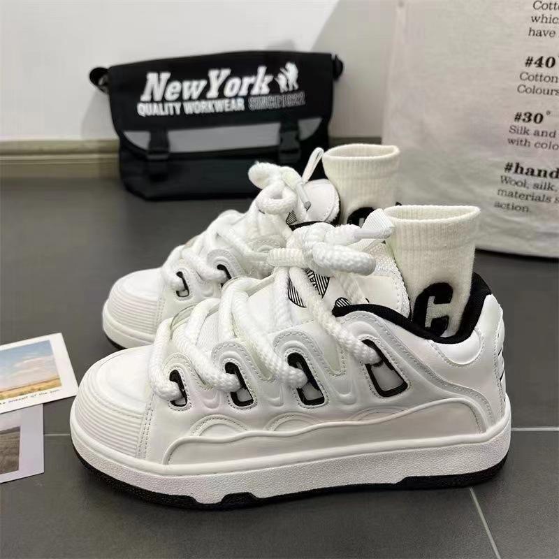 Fashion Latest couple style fashionable casual skateboard shoes for spring and autumn campus style youth running sports shoes sneakers