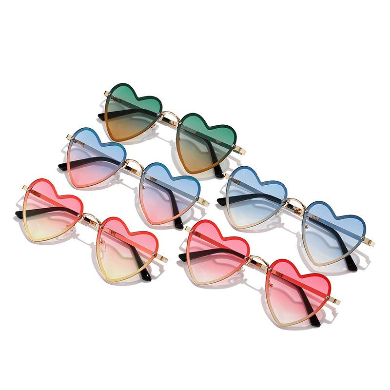 Internet celebrity peach heart decorative sunglasses women's new metal personality trendy glasses fashion wear heart sunglasses