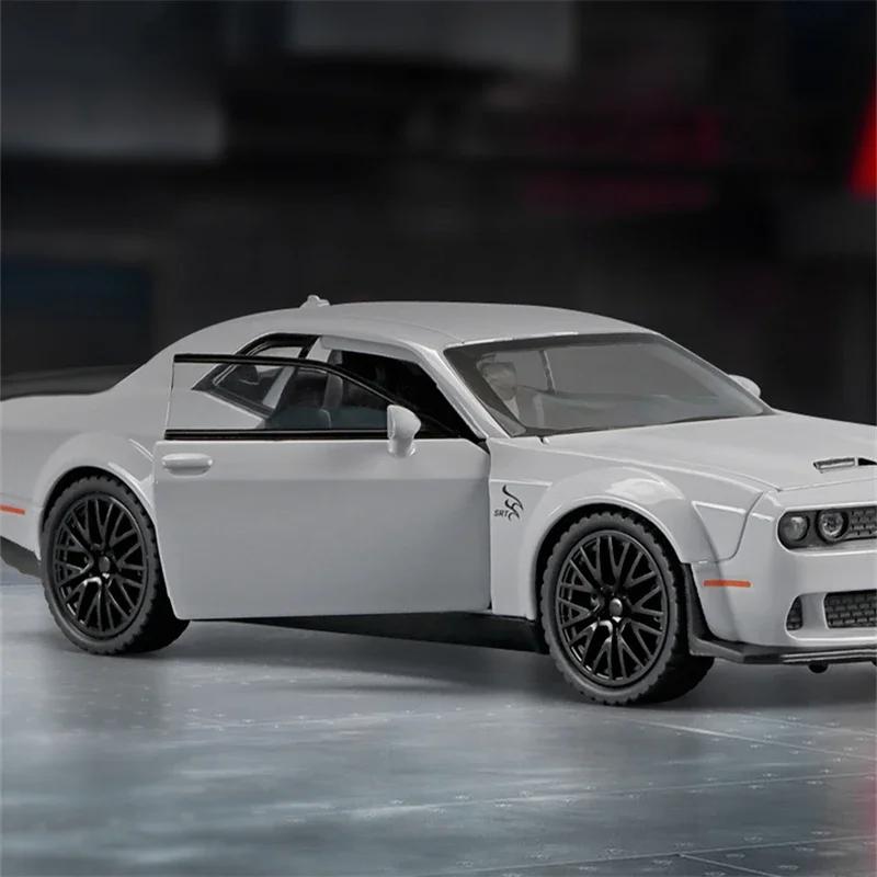 DFN2  1:32 Dodge Challenger Helicat SRT Alloy Sports Car Model Diecast Metal Toy Muscle Car Model Simulation Sound and Light Kids Gift