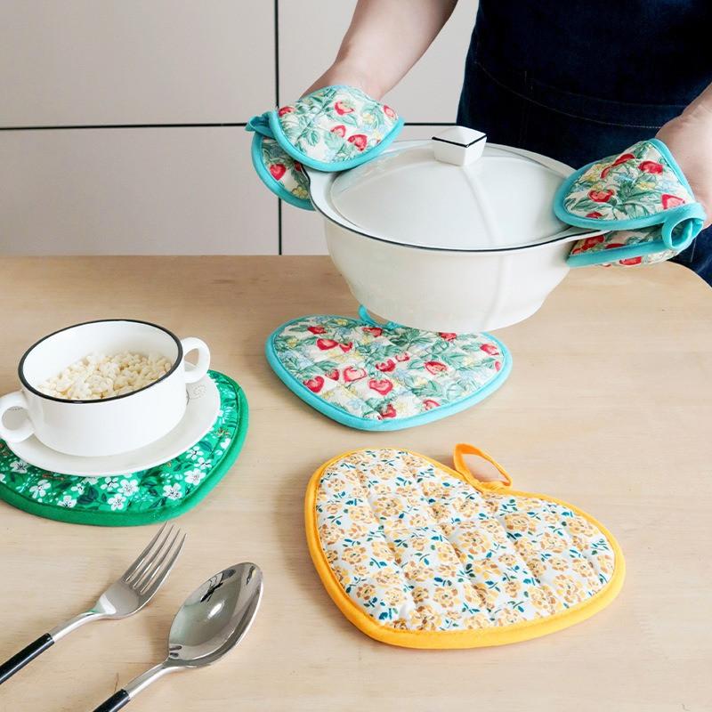 1Pc Fruit Flowers Printed Cotton Heart-shaped Insulation Pad Thickened Anti Scalding Oven Gloves Kitchen Baking Tool