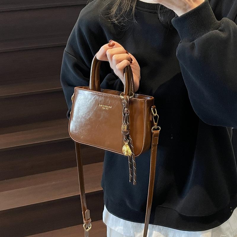 Kadınlar için Retro Moda El Tipi Omuz Çantası Kore Tarzı Ins Trend Basit Günlük Kare Çanta Üst Düzey Kadın Çantası