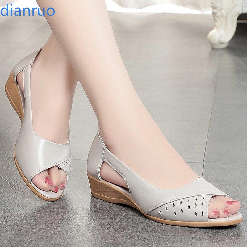 Fashion Summer soft sole mother sandals fish mouth middle-aged and elderly leather shoes flat middle-aged single shoes women's shoes