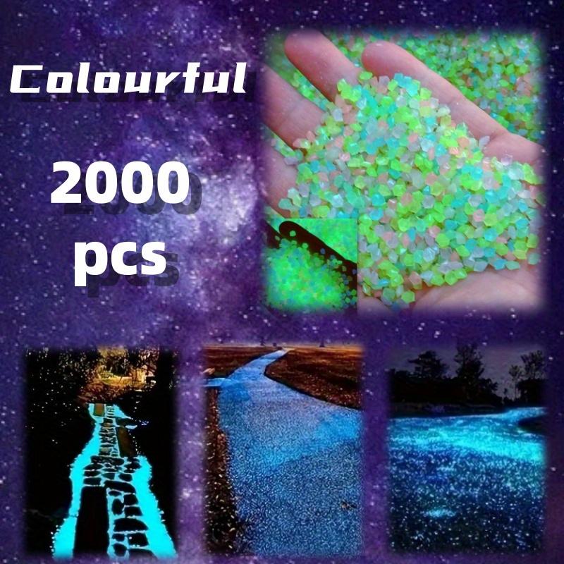 

2000pcs/Bag of Exquisite And Beautiful Resin Luminous Pebbles - Each 3Mm~5Mm/0.3cm~0.51cm Blue And Colorful Light Luminous Garden Stones
