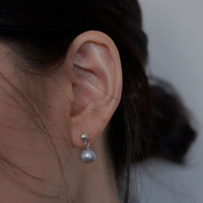 Aube De Moi Grey Pearl Drop Earring