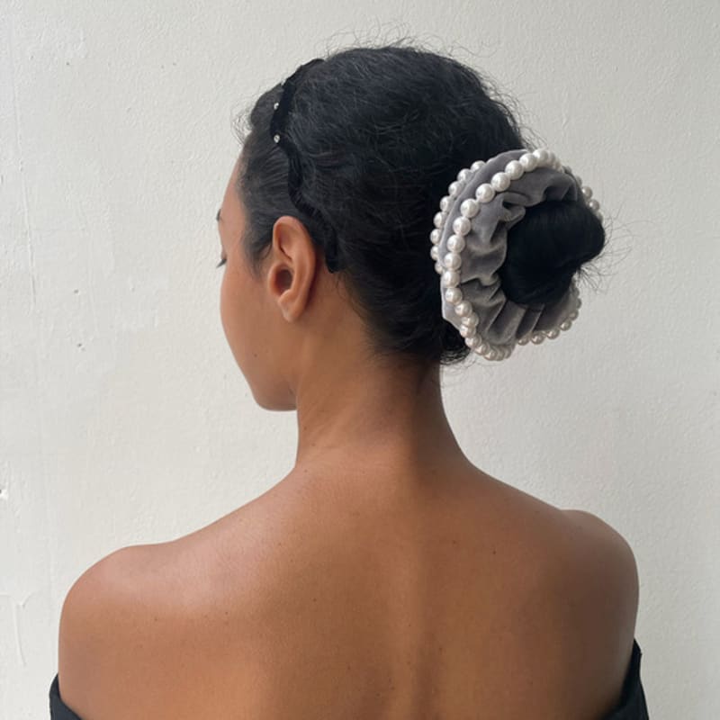 SCHO JEWELRY Ariel Luxx Velvet Scrunchie