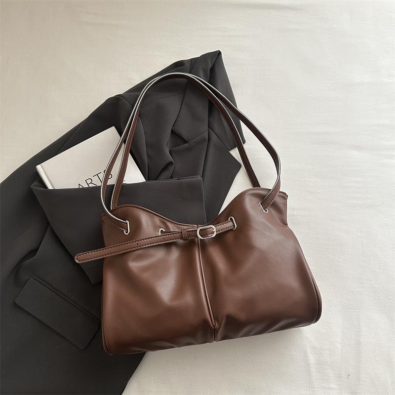 Single-shoulder Bag - Elegant and Versatile, Featuring Fashionable Pleats on The Shoulder Strap.