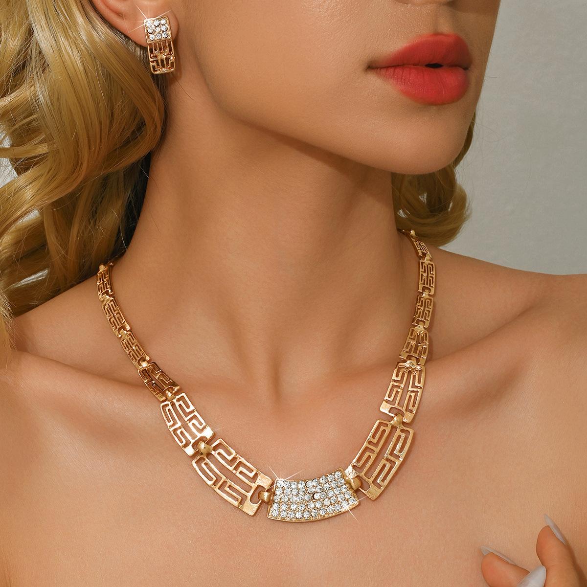 Foreign trade hot selling light luxury jewelry alloy jewelry set full diamond necklace earrings ring bracelet four piece set
