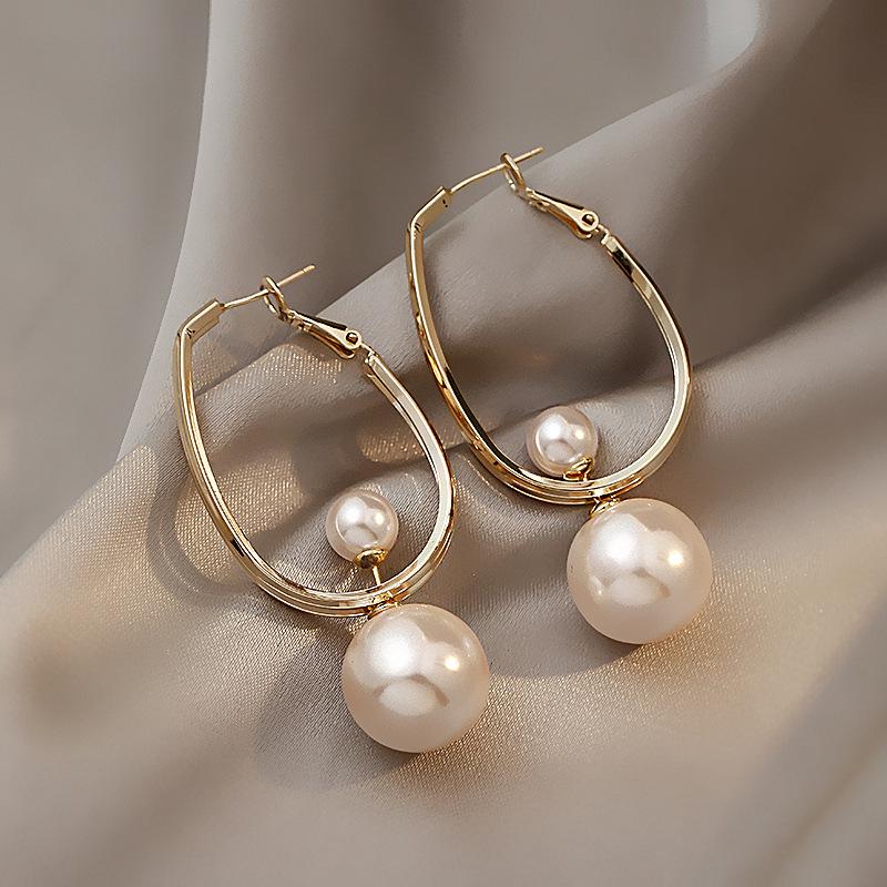 

Korean High-End Pearl Design Earrings - S925 Silver Inlaid Diamond
