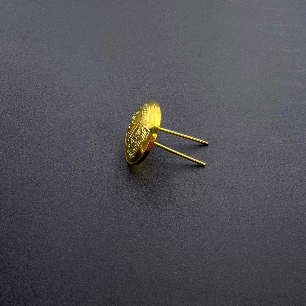 Metal düğme aksesuarları, Alman havyarı, spiral apoletler, Sovyet düğmeleri, İngiliz Deniz çapası şapka kayışı tokaları
