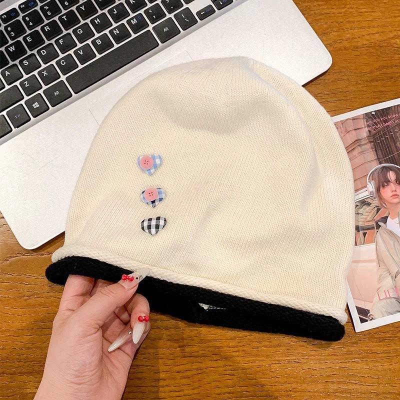 Autumn and winter hats women's cold hats big head circumference versatile knitted thin crimped outdoor stacking hats women's winter