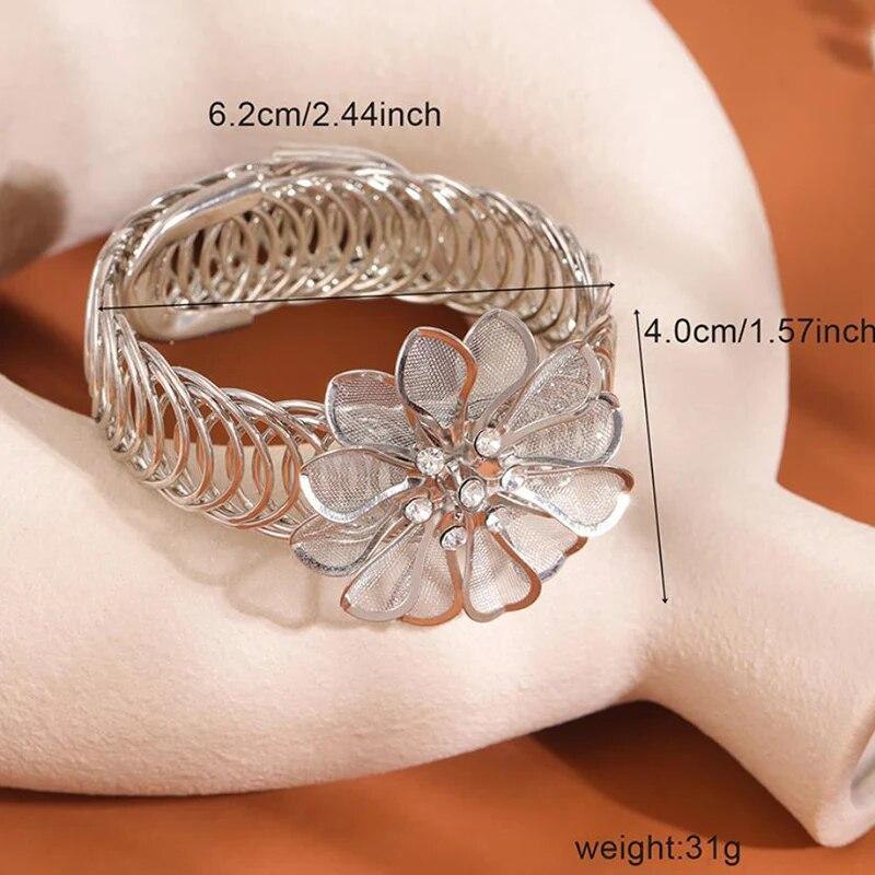 New Classic Shiny Rhinestone Bracelets Women Fashion Leaves Flower Bracelets Bangle for Female Bohemia Open Bangles Party Jewelry Punk Accessories