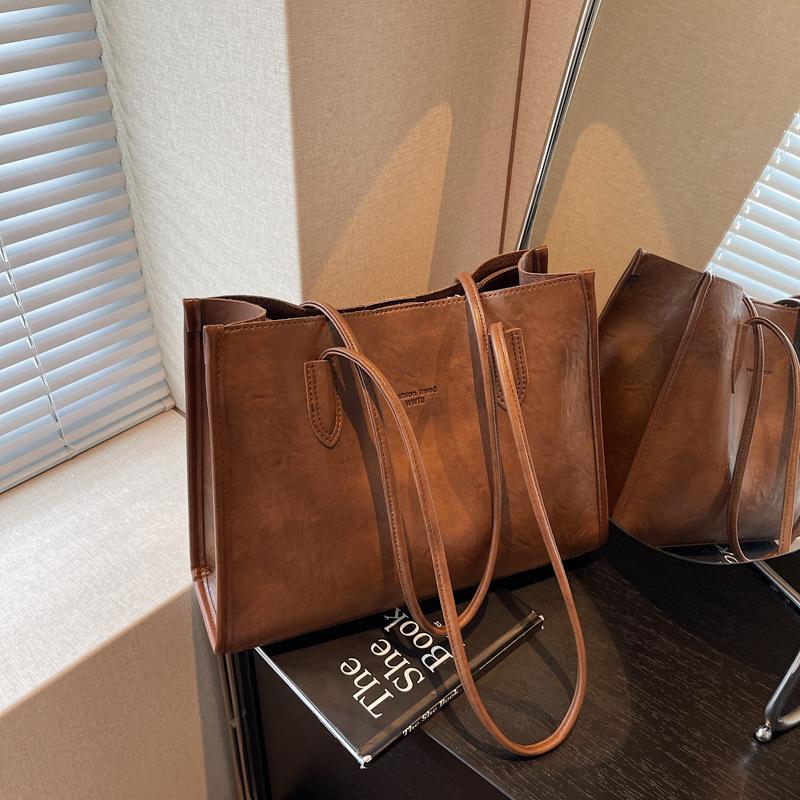 

Осень и зима новая сумка-тоут женская нишевая сумка на плечо сумочка большой вместимости повседневная универсальная сумка для поездок коричневый