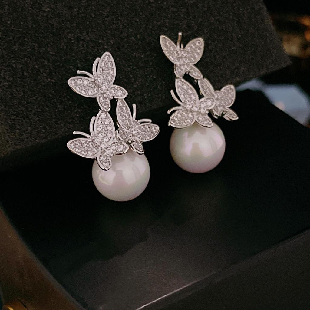 S925 Silver Needle Lily Earrings: Luxurious Pearls & Sparkling Diamonds for Women.