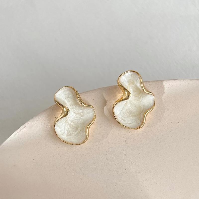 Vintage French Geometric Cloud Studs Ladies White Enamel Niche Design Minimal Grace Ear Jewelry Elegant Daily Party Delicate