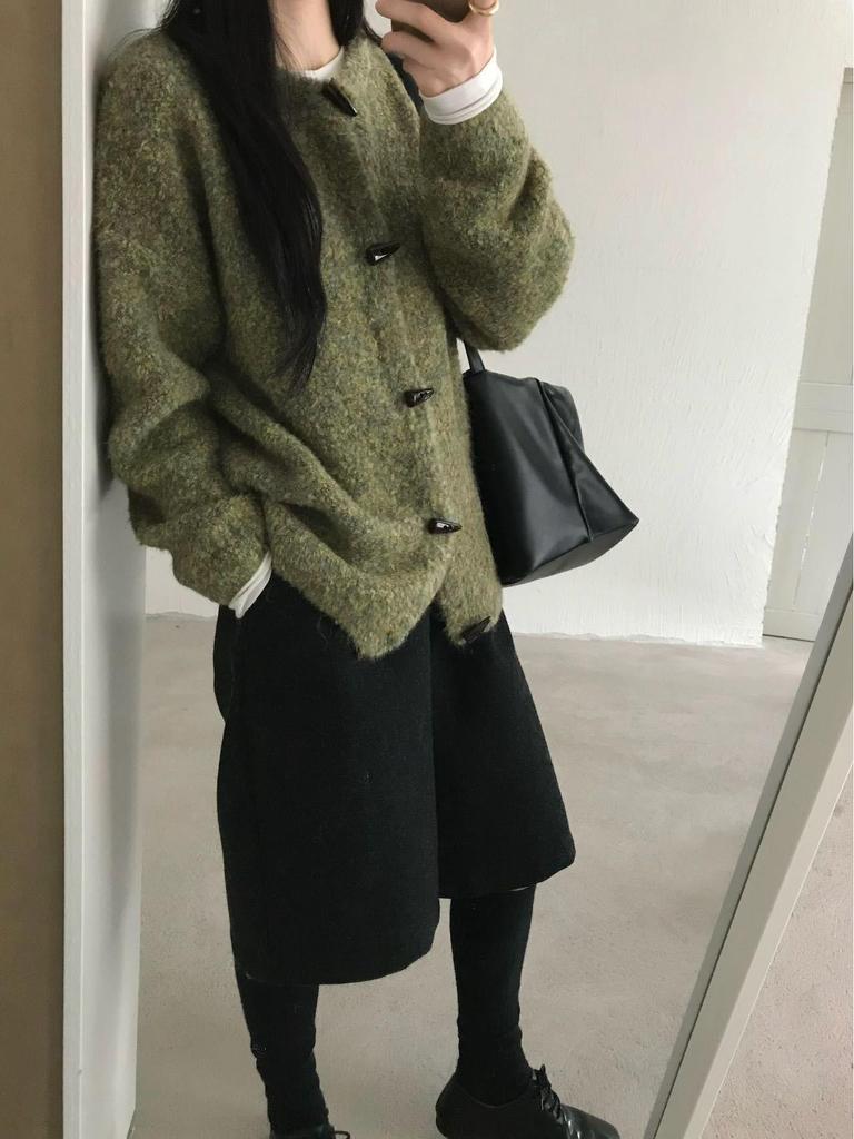 Japanese Style Soft Lamb Toggle Sweater - Women's Thickened, Cute, Comfortable Coat for Autumn 2025, White.