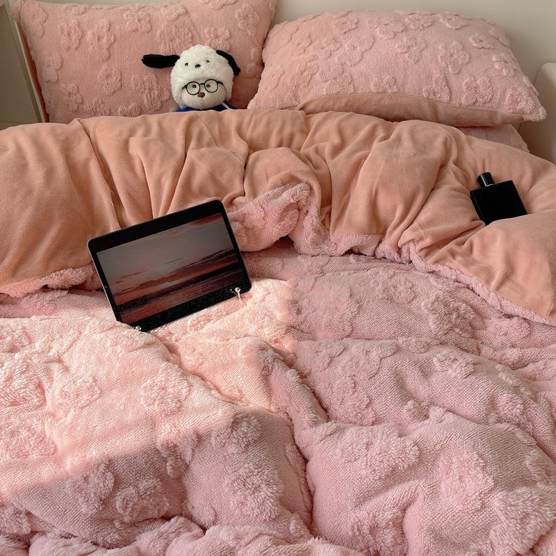 Yunduo Huashu warmes vierteiliges Set aus Baumwollfleece, dreiteiliges Steppdeckenset aus geschnitztem Korallenfleece