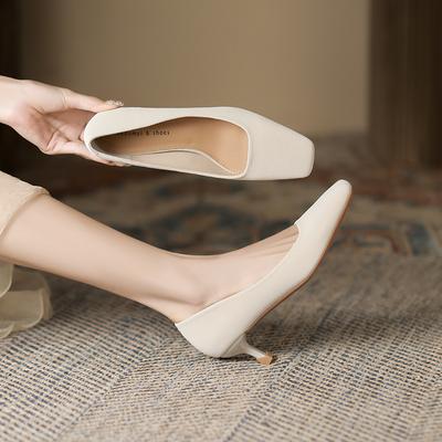 Laag uitgesneden vierkante neus stilettohak dames hoge hakken lente en zomer nieuwe effen kleur middelhoge hak schoenen dames
