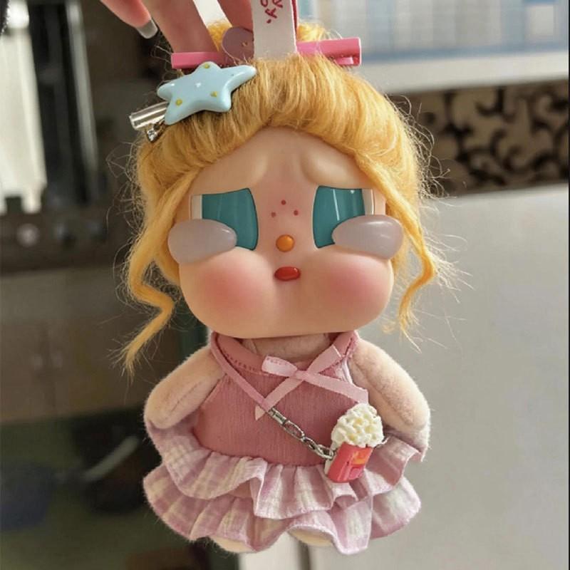 15cm Crybaby Puppen Outfit Set Rosa Oder Gelb-Blaues Kleid Mit Haaraccessoires Schuhe Anhänger