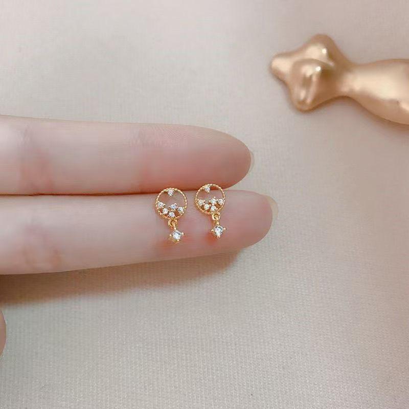 2025 Trendy Round Stud Earrings: Elegant, Minimalist Hollow Design for Women золотой