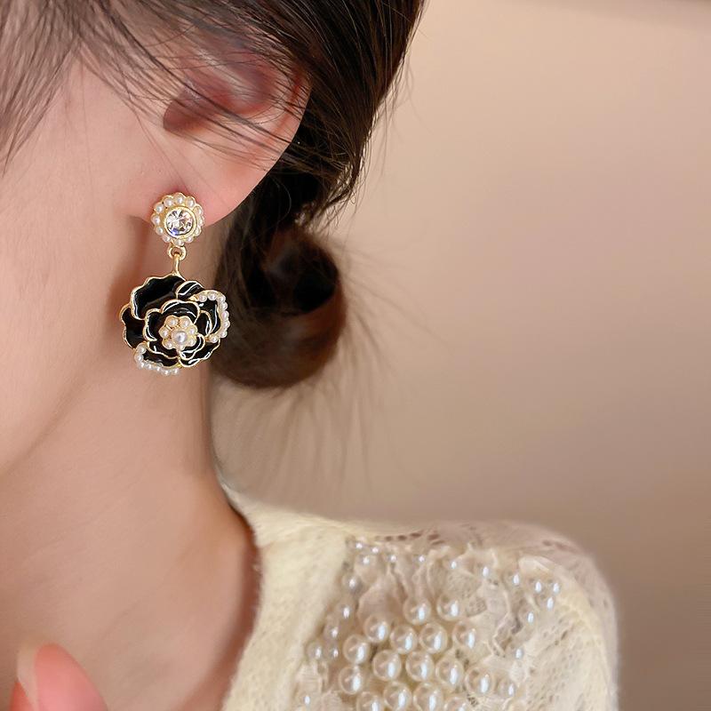 Silver Needle Black Earrings Women's Korean Sweet and Cool Trend Sense Dark Wind Stud Earrings Temperament Niche Light Luxury Earrings
