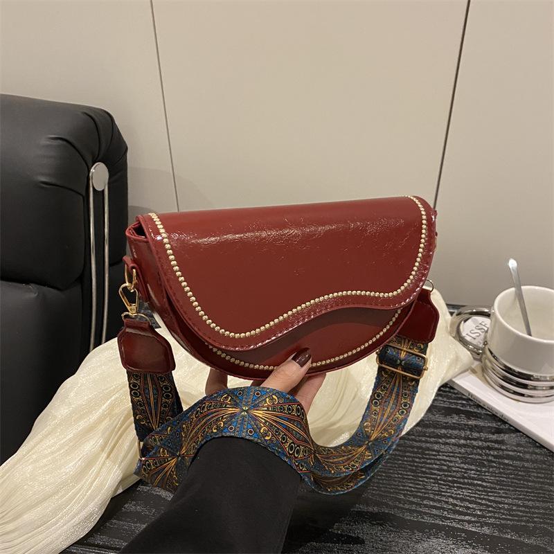 Summer Niche Bag Women's 2025 New Fashion High-value Shoulder Messenger Bag Retro Underarm Texture Saddle Bag