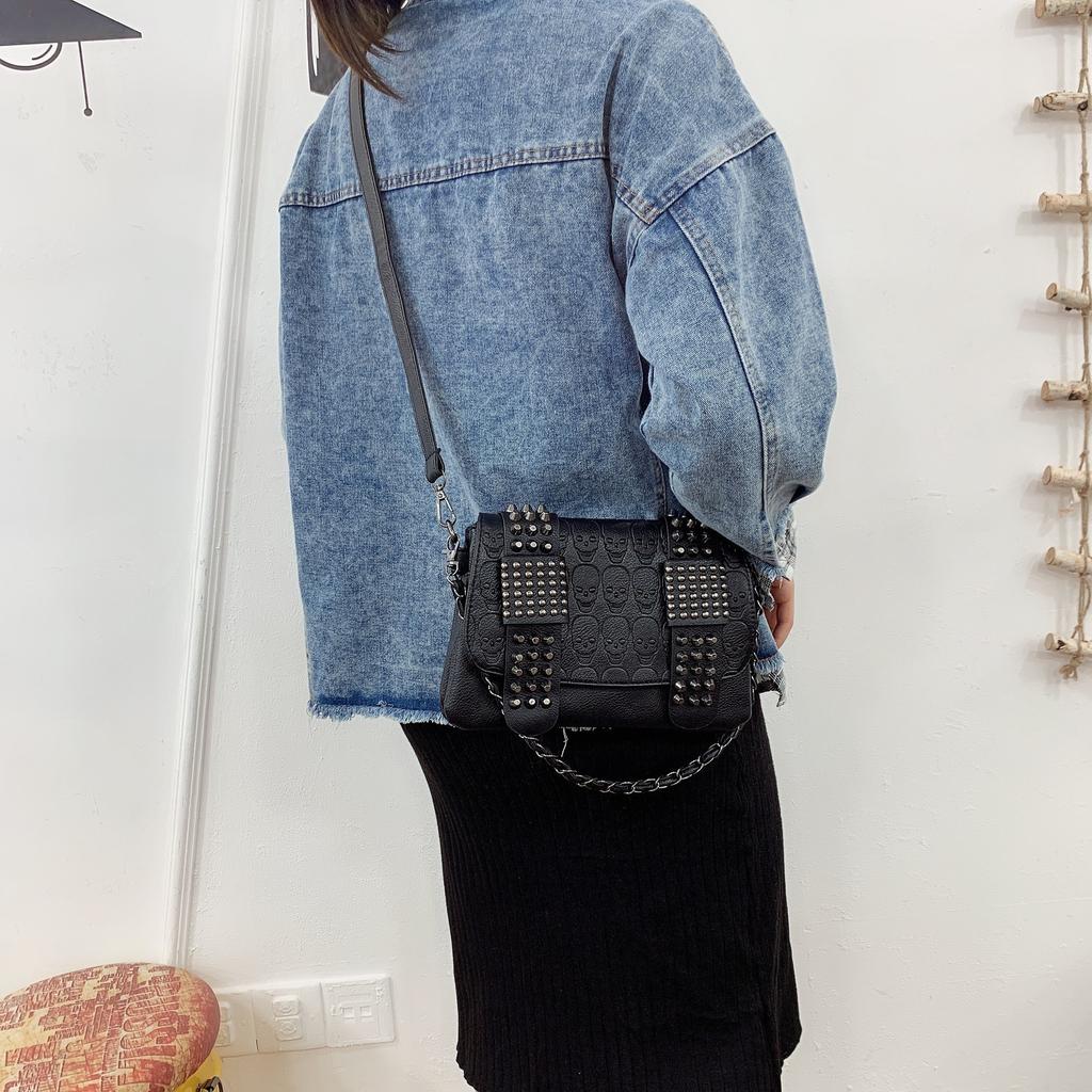 New Fashionable Women's Bag with Rivets, Black Skull Head Shoulder Bag, Women's Casual Embossed Trendy Diagonal Cross Women's Bag