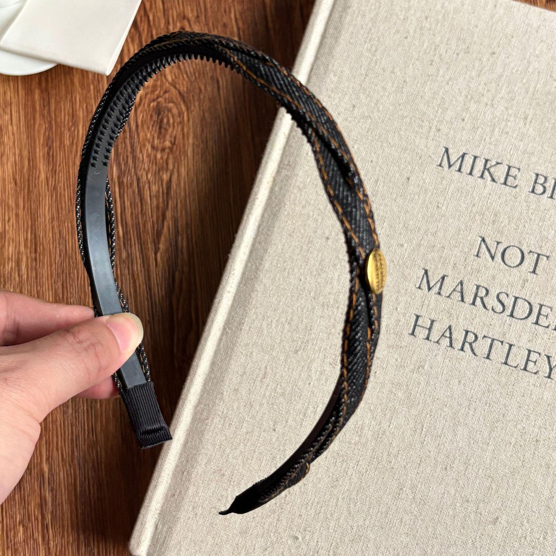 

Stylish Cable Knit Denim-Inspired Headband - Gold Label, Versatile & Fashionable Accessory for Daily Wear