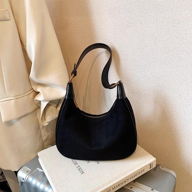 

Niche retro suede bag women s new versatile exquisite shoulder underarm carry women s messenger bag чорний