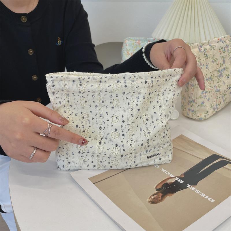 410123 Fresh floral canvas cosmetic bag women's portable large-capacity travel toilet bag skin care product storage bag