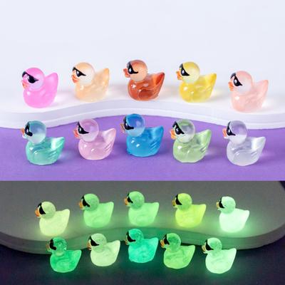 100Pcs Mini Sunglasses Duck Figurine Luminous Miniature Cartoon Duck Ornament DIY Microlandscape Fairy Garden Animal Resin Statue Decoration