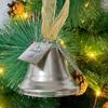 WTEMPO Dekorative Weihnachtsglocken mit Engelsflügeln. Zarte Windspielglocke. Beruhigende Klänge und robuste Metallkonstruktion für Christbaumschmuck