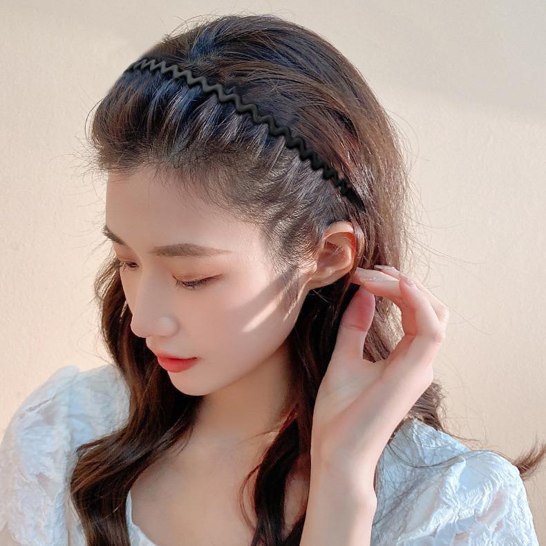

Women s Non-Slip Matte Headband with Teeth for Makeup & Bangs Control